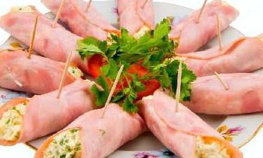 Рецепт закусочных рулетиков с ветчиной и творожным сыром