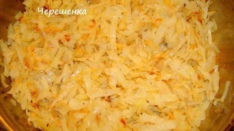 закусочные слоеные рулетики с рыбой, капустой и яйцом