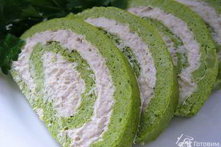 Зеленый рулет из брокколи с курицей