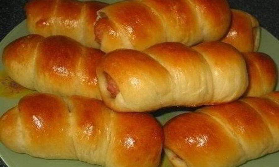 Рецепт сосисок с корнишонами в слойке