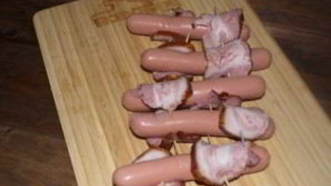 сосиски в беконе