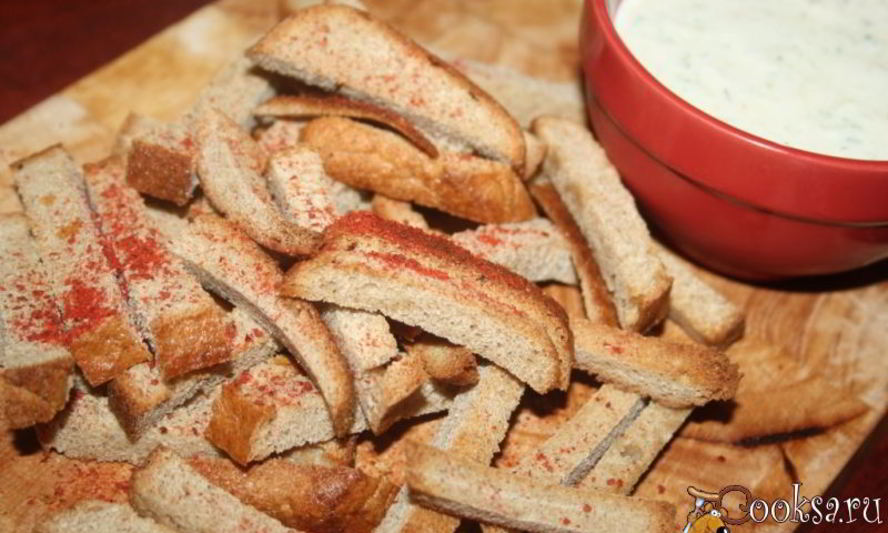 Рецепт дарницких сухариков с соусом на основе йогурта