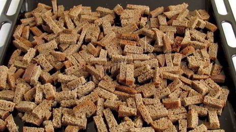 ржаные сухарики с чесноком