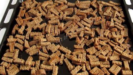 ржаные сухарики с чесноком