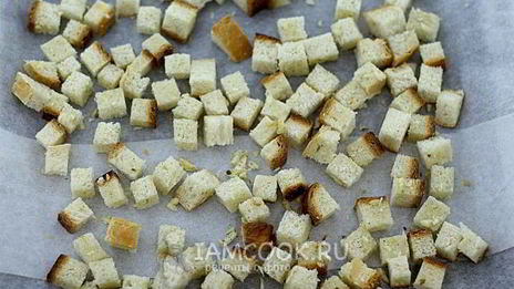 сухарики чесночные