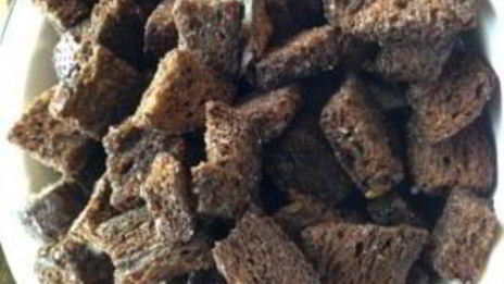 сухарики из черного хлеба с чесноком