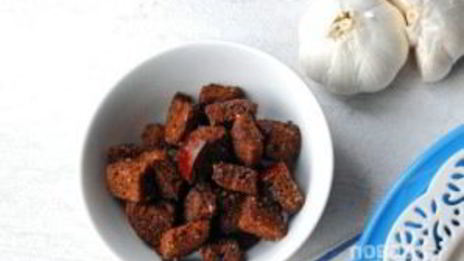 сухарики из черного хлеба с чесноком