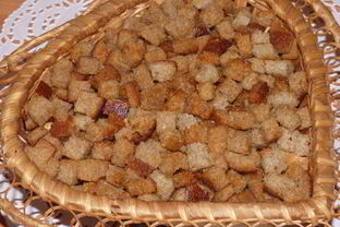 Сухарики из хлеба с чесноком