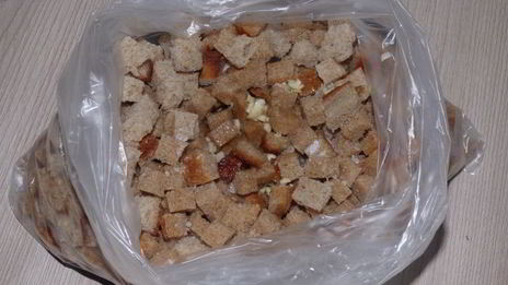 сухарики из хлеба с чесноком