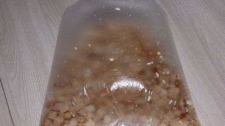 сухарики из хлеба с чесноком