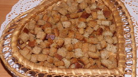 сухарики из хлеба с чесноком