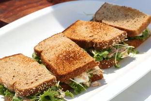 Сэндвич с тунцом