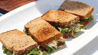 Сэндвич с тунцом