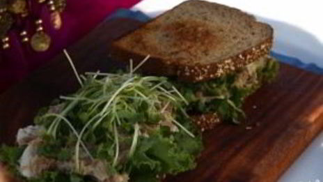 сэндвич с тунцом