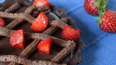 шоколадные тарталетки с клубникой