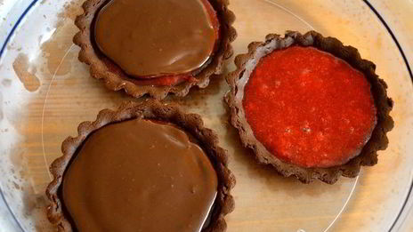 шоколадные тарталетки с клубникой