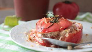 Томаты, фаршированные тунцом