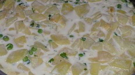 тортилья с луком, чесноком и зеленым горошком