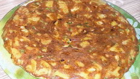 тортилья с луком, чесноком и зеленым горошком