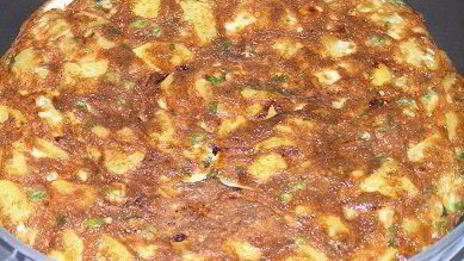 тортилья с луком, чесноком и зеленым горошком