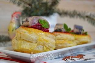 Волованы со свеклой и сельдью