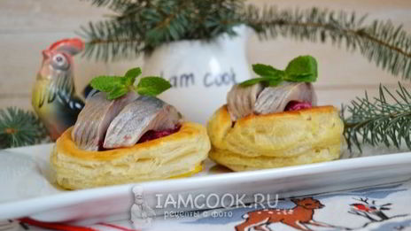 волованы со свеклой и сельдью