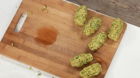 закуска из брокколи и сыра с домашним кетчупом