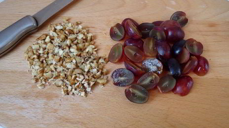 закуска из козьего сыра с виноградом