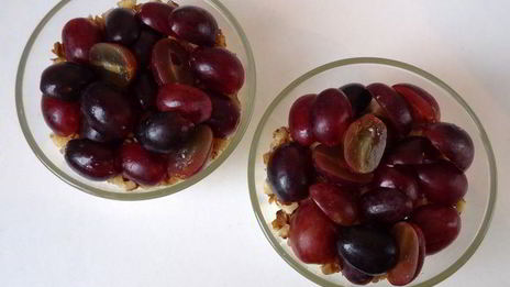 закуска из козьего сыра с виноградом