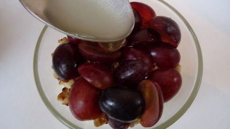 закуска из козьего сыра с виноградом