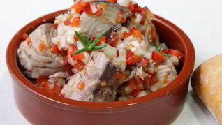 Закуска из макрелевого тунца в маринаде