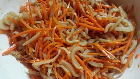закуска из моркови с кальмарами