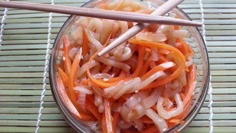 закуска из моркови с кальмарами