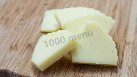 закуска из запеченного баклажана помидора и моцареллы