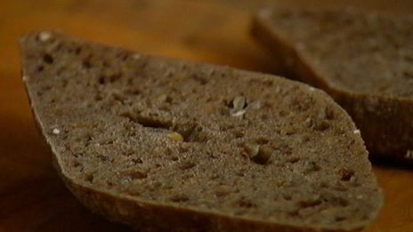 закуска с козьим сыром, виноградом и грецкими орехами