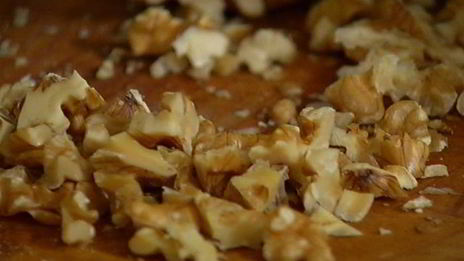 закуска с козьим сыром, виноградом и грецкими орехами