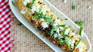 Запеченная молочная кукуруза