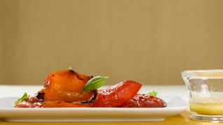 Жареные помидоры с базиликом